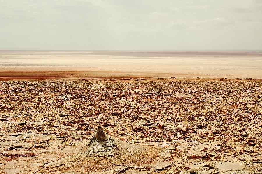 Das Bild zeigt einen Landschaftsausschnitt der Danakil-Wüste am westlichen Rand des Roten Meers und dient als Illustrationsbild für das Thema „Herausforderungen für die Wasserwirtschaft“.